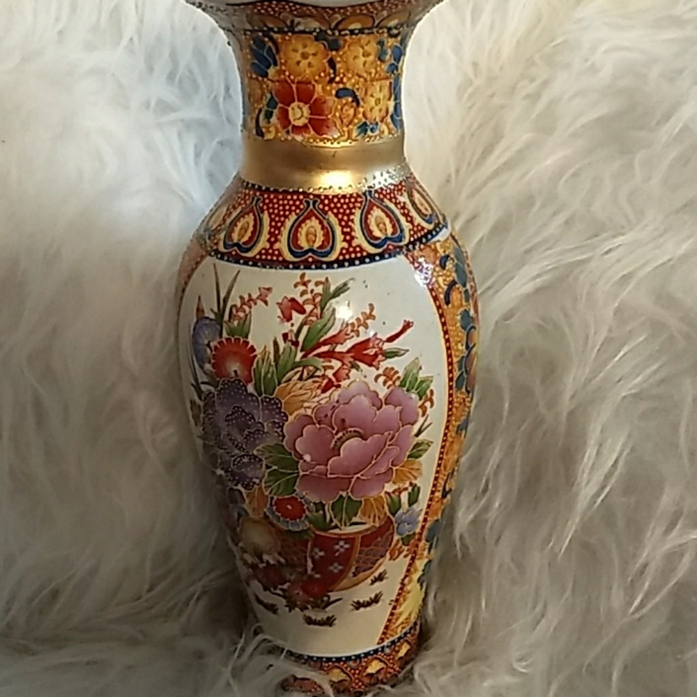 Beautiful small vase. Very colourful, 8" tall.